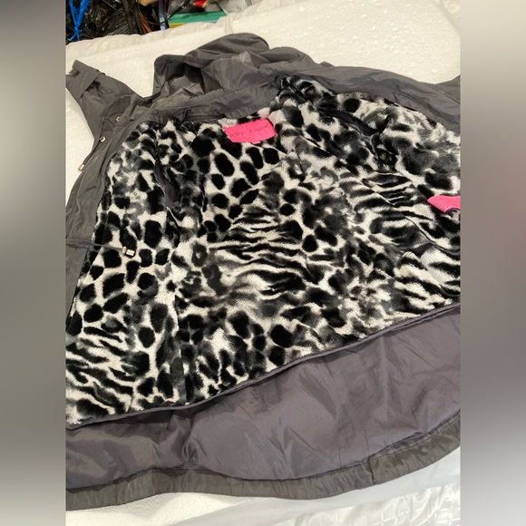 Betsy Johnson women’s hooded coat. Size M - Picture 11 of 15